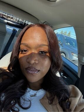 Meet your Posher, Tenia